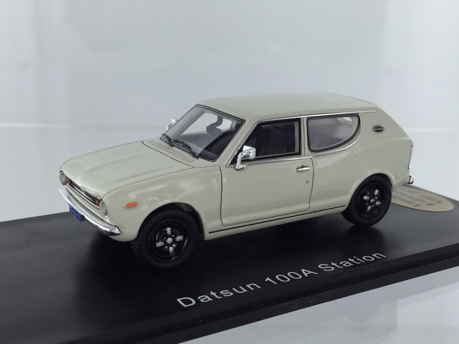 Datsun 100a из бумаги