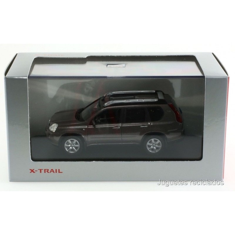 Nissan X-trail grey met. 1:43 – Traffic Modelcars