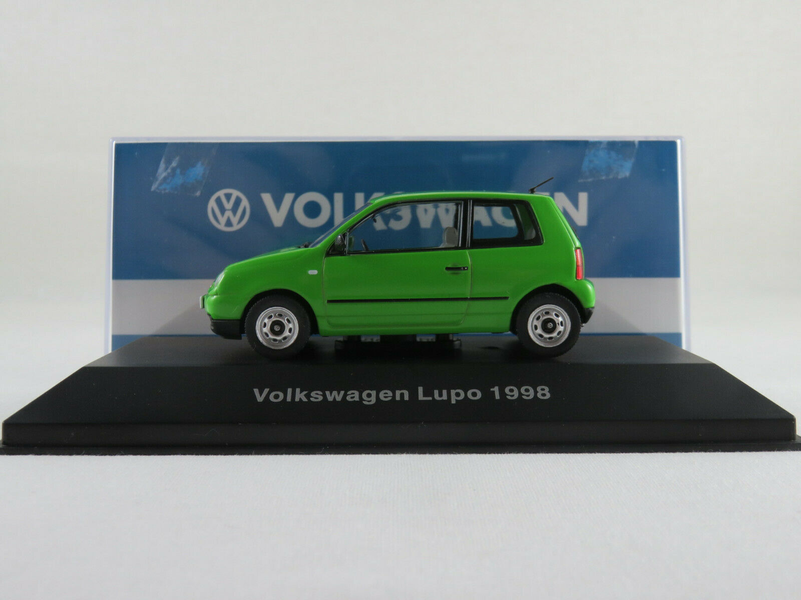 Volkswagen Lupo 1998 green 1:43 - Image 3