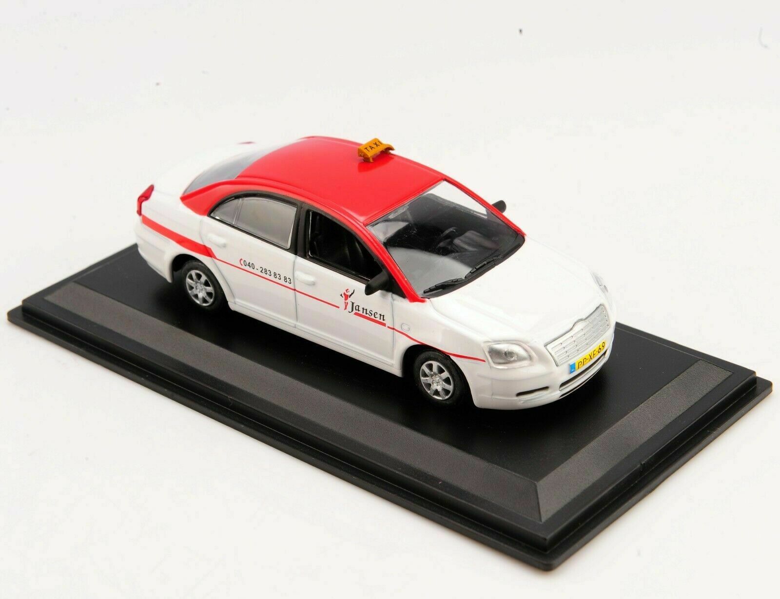 Toyota Avensis Taxi Eindhoven 2003 1:43 - Image 2