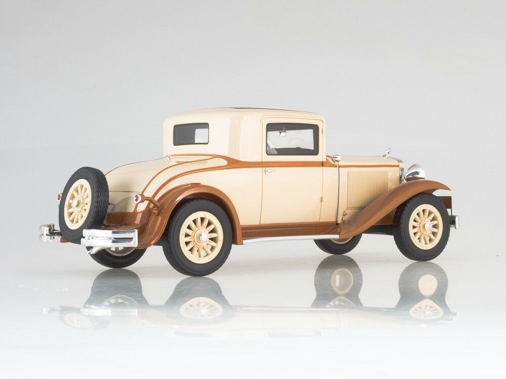 Dodge Eight DG Coupe 1931 light brown/creme 1:18 - Image 3