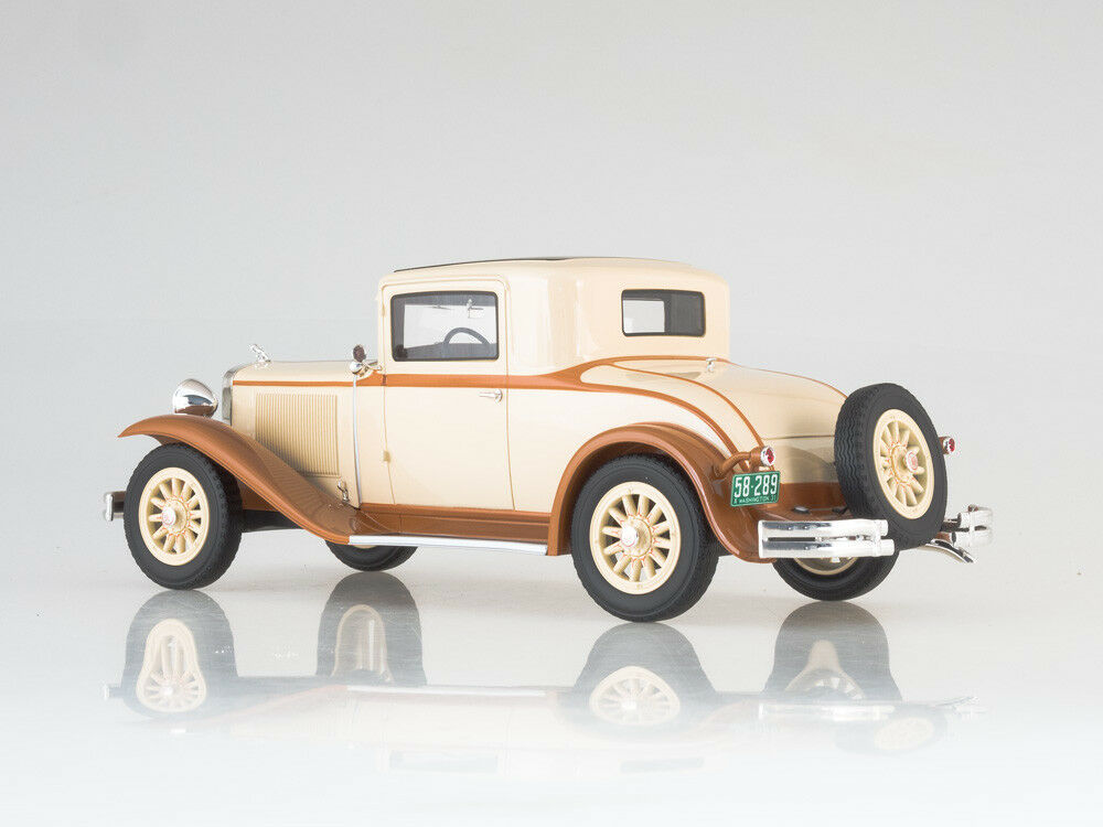 Dodge Eight DG Coupe 1931 light brown/creme 1:18 - Image 4