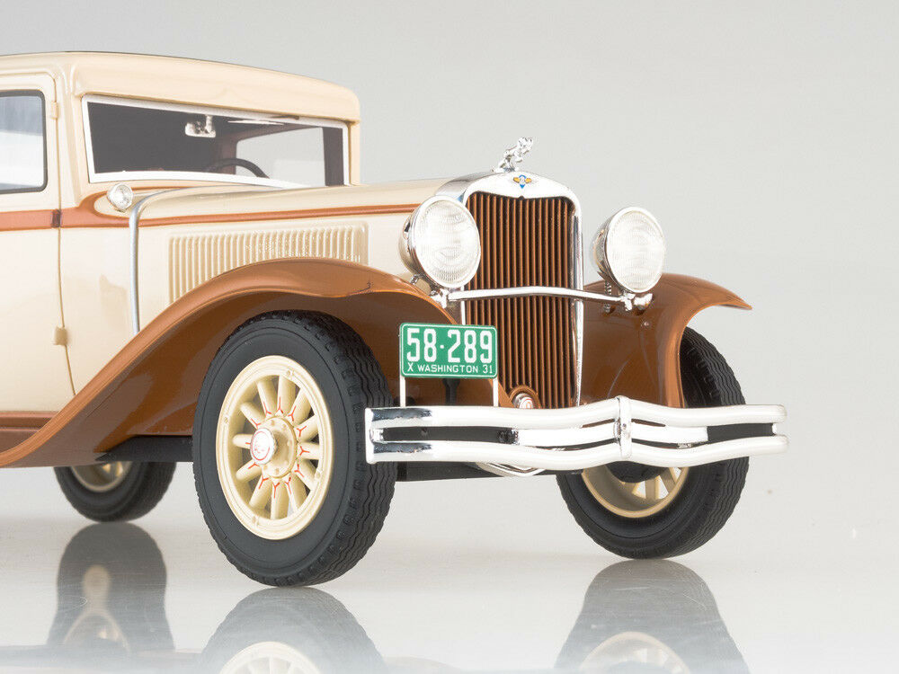 Dodge Eight DG Coupe 1931 light brown/creme 1:18 - Image 6