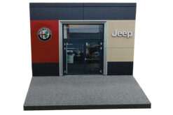Alfa Romeo / Jeep diorama garage 1:43