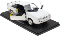 Alternative view of Opel Manta B 400 1981 white  1:24
