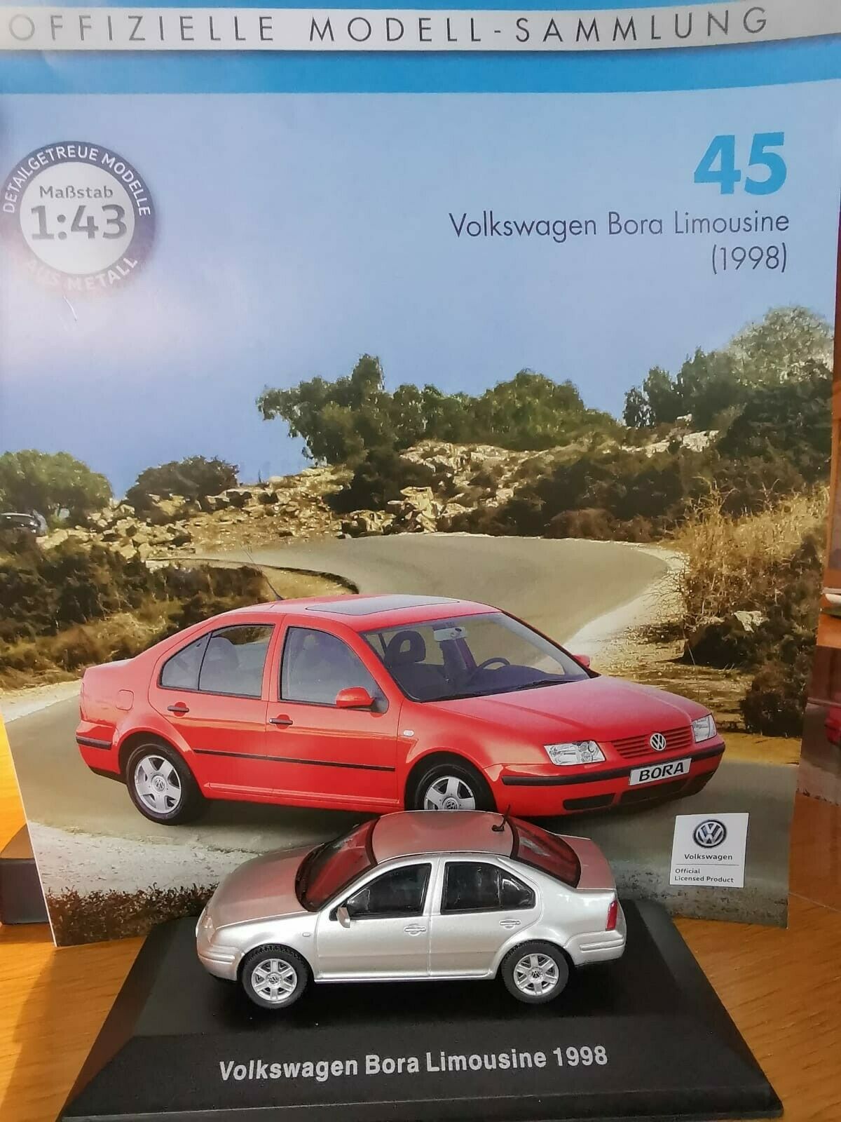 Volkswagen Bora Limousine 1998 silver 1:43