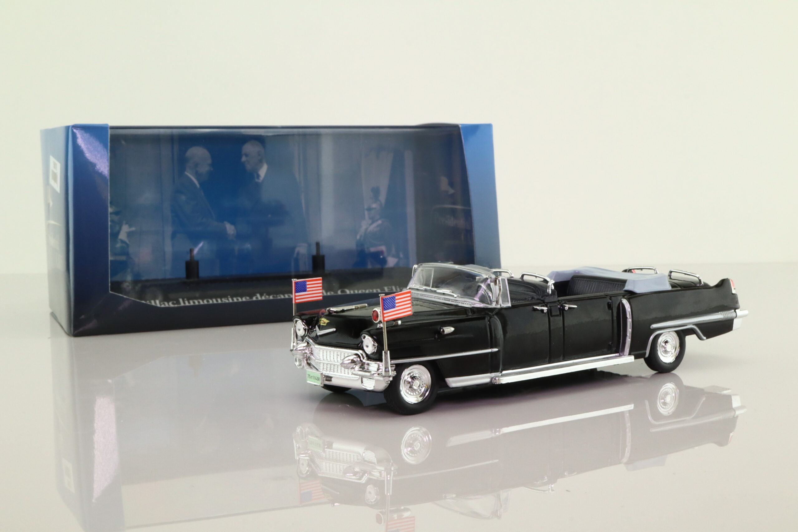 Cadillac Limousine decapotable Queen Elizabeth II black 1:43 - Image 2