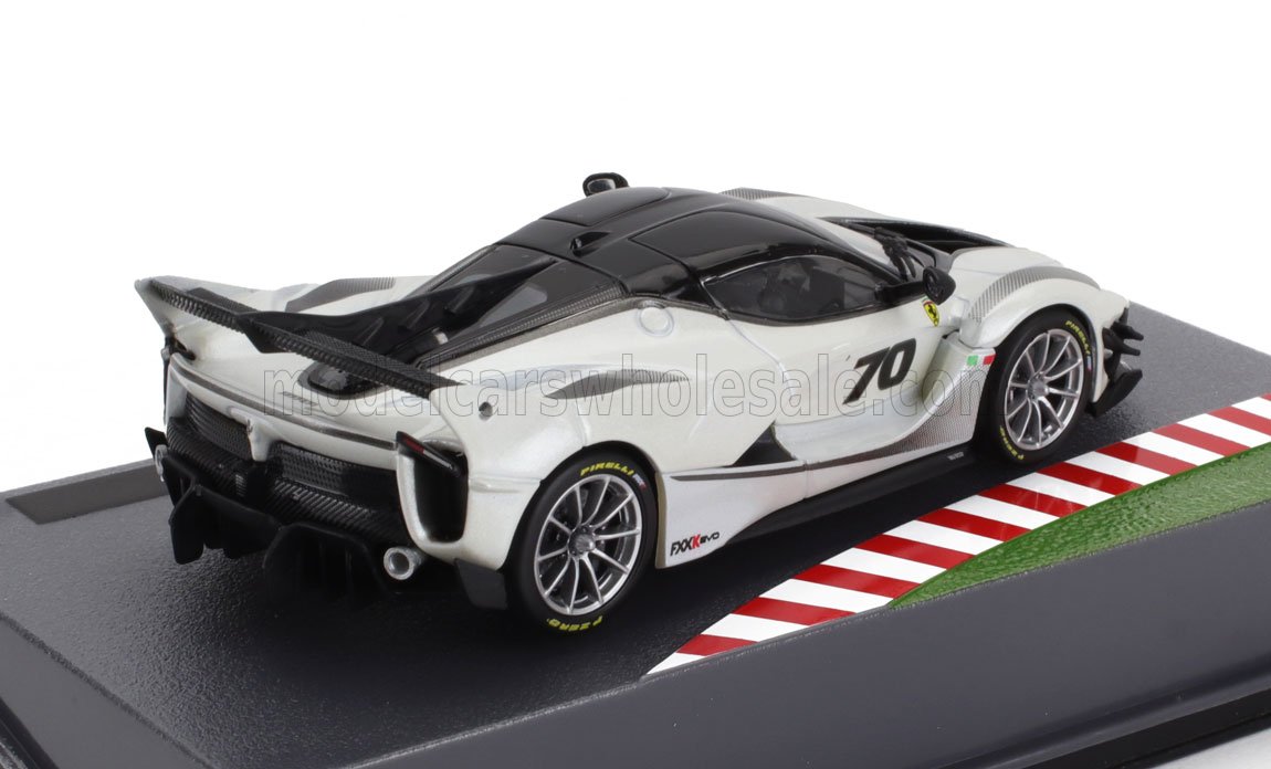 Ferrari FXX K Evo 2017 white/black 1:43 - Image 2