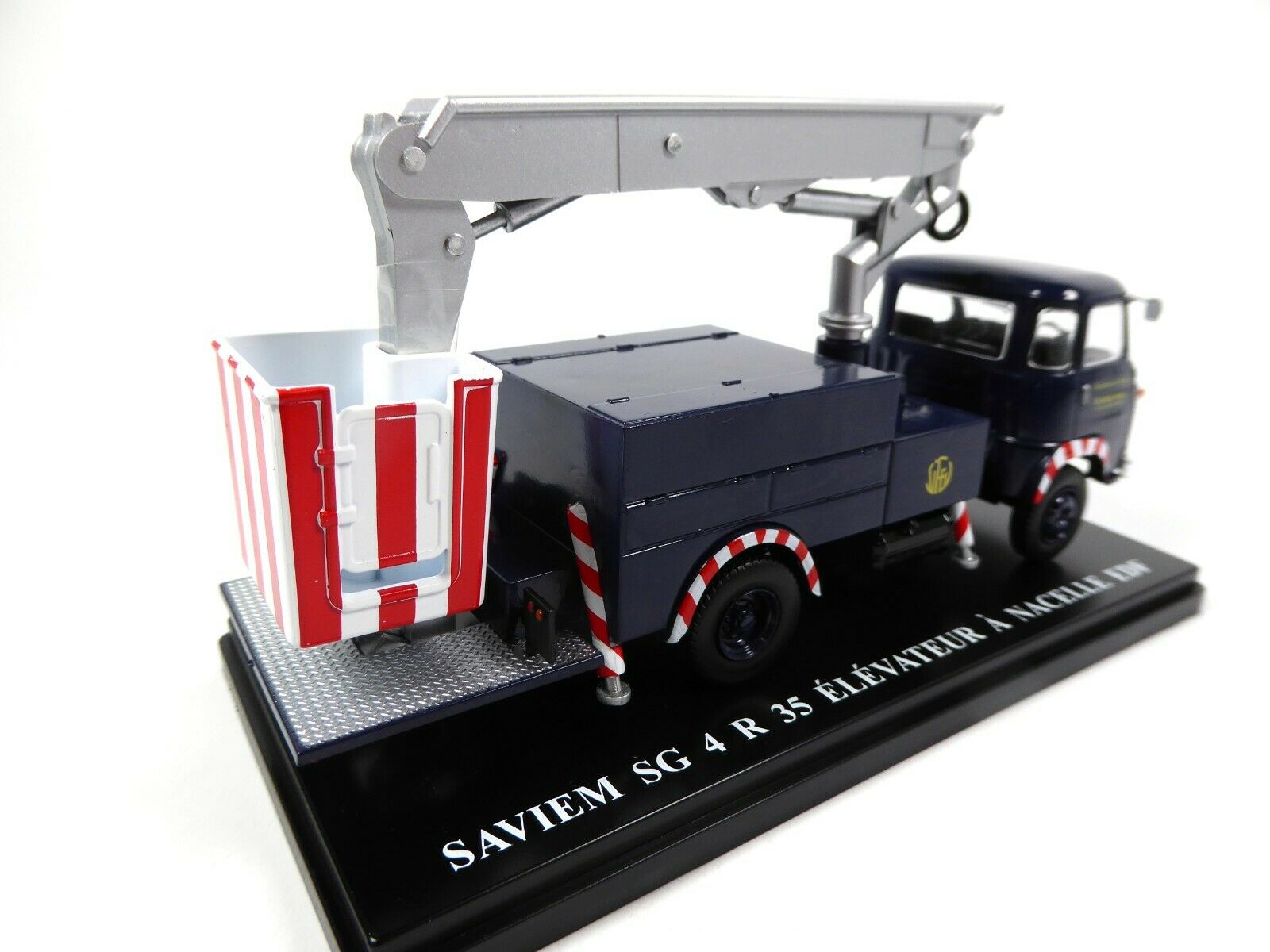 Norev Code 3 1/43 - Saviem SG4 Nacelle Pompiers - Modèle Modifié Unique