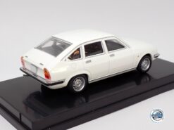 Alternative view of Lancia Beta Berlina serie I 1972 white  1:43