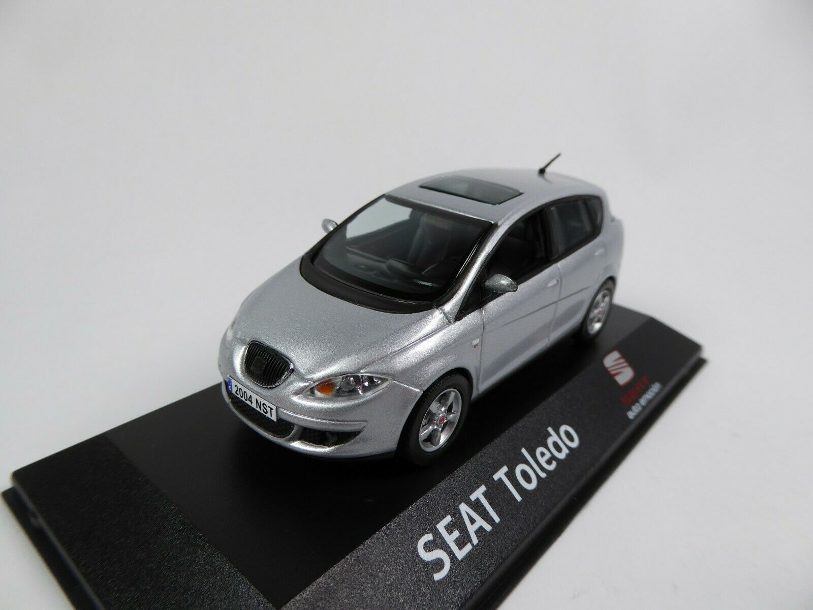 Seat Toledo Luna Grey 1:43 - Image 2