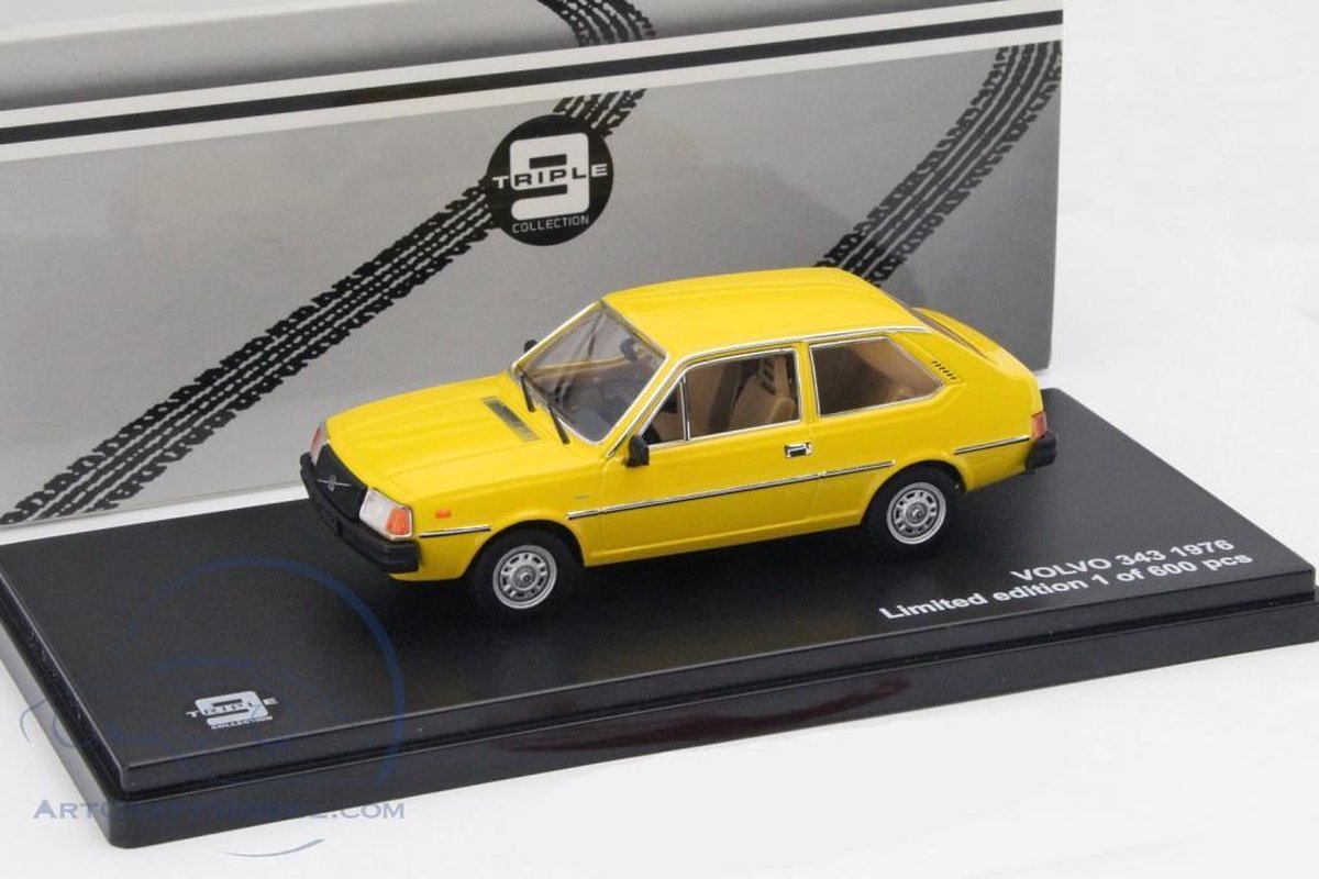 Volvo 343 1976 yellow 1:43 - Image 3