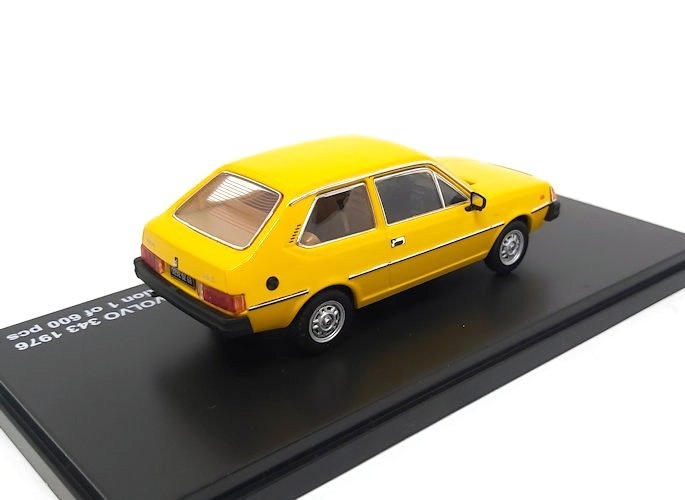 Volvo 343 1976 yellow 1:43 - Image 2