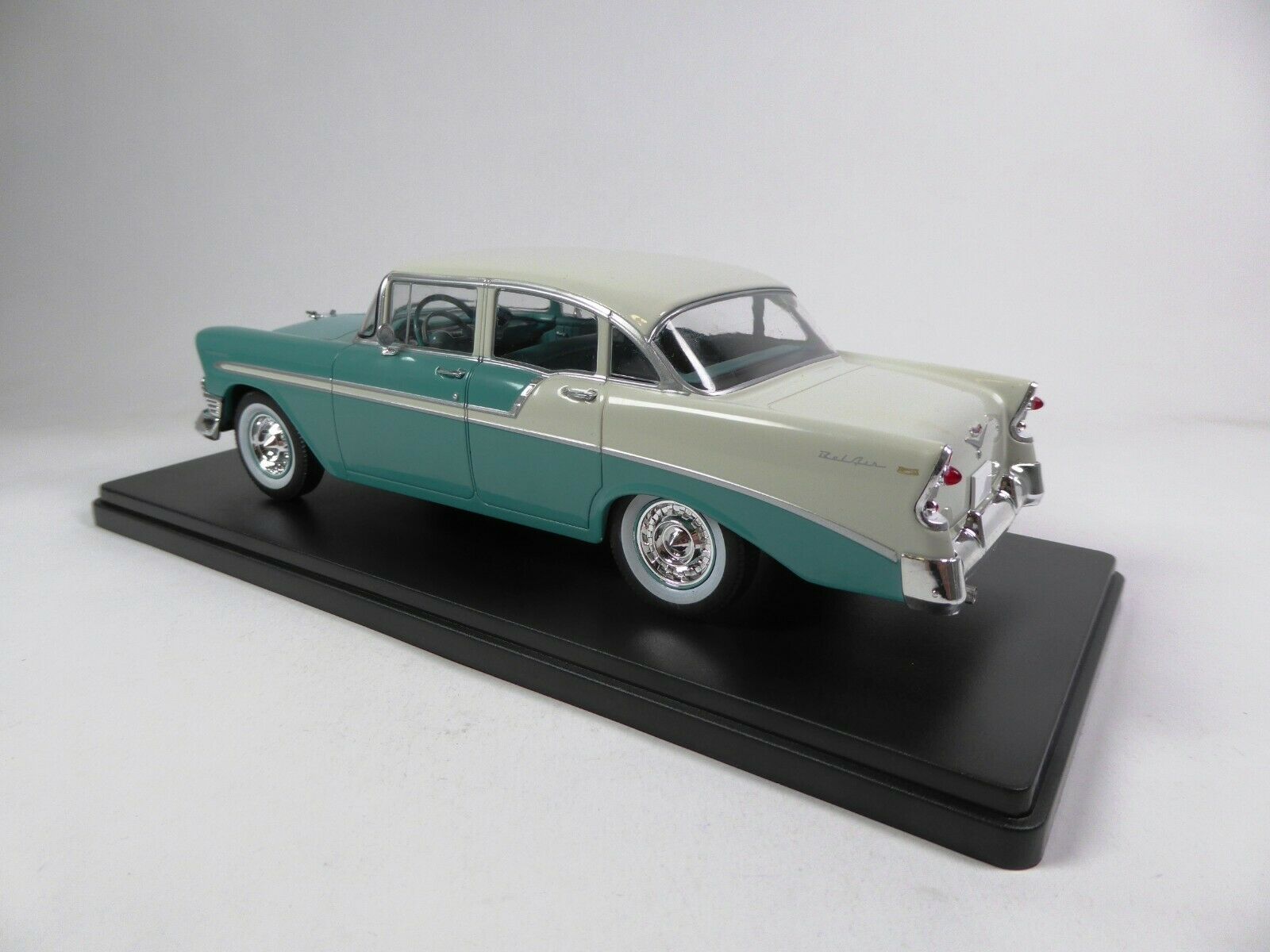 Chevrolet Bel Air 4-Door HardTop 1956 1:24 Whitebox | Sběratelské modely aut a letadel
