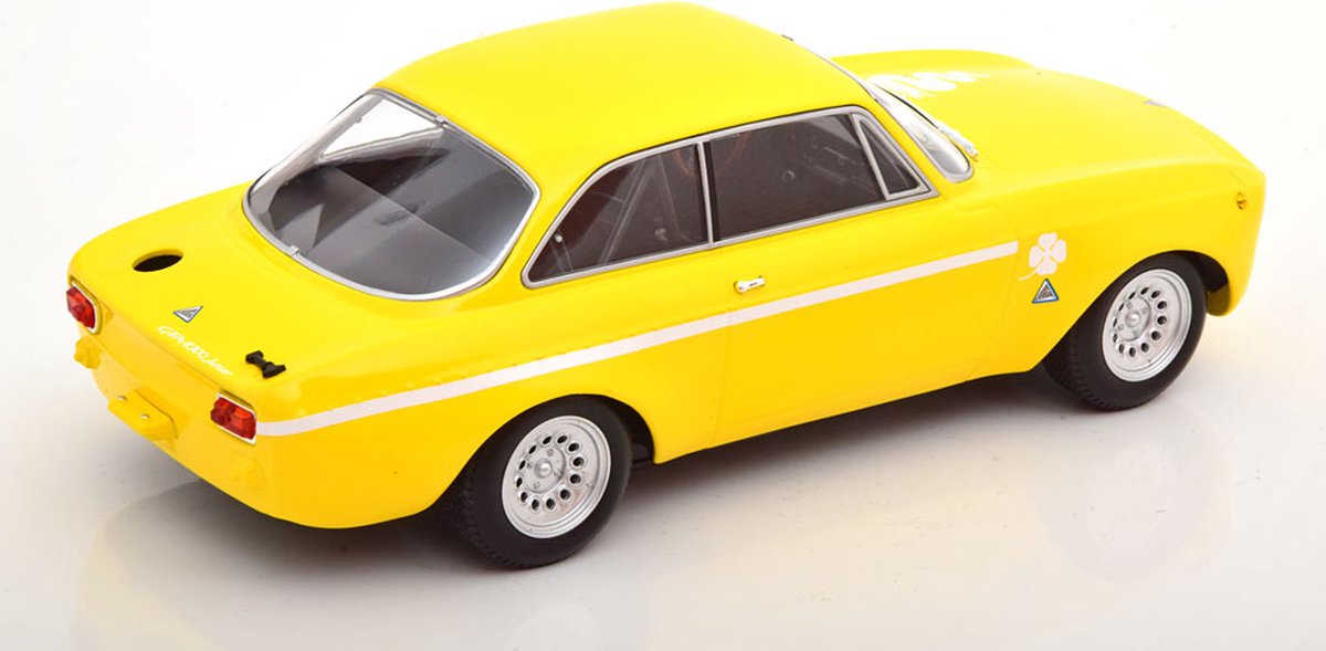 Alfa Romeo GTA 1300 Junior 1971 yellow 1:18 – Traffic Modelcars