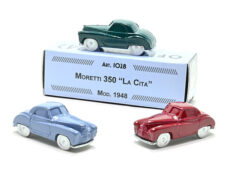 Alternative view of Moretti 350 'La Cita' 1948 azzurro  1:76