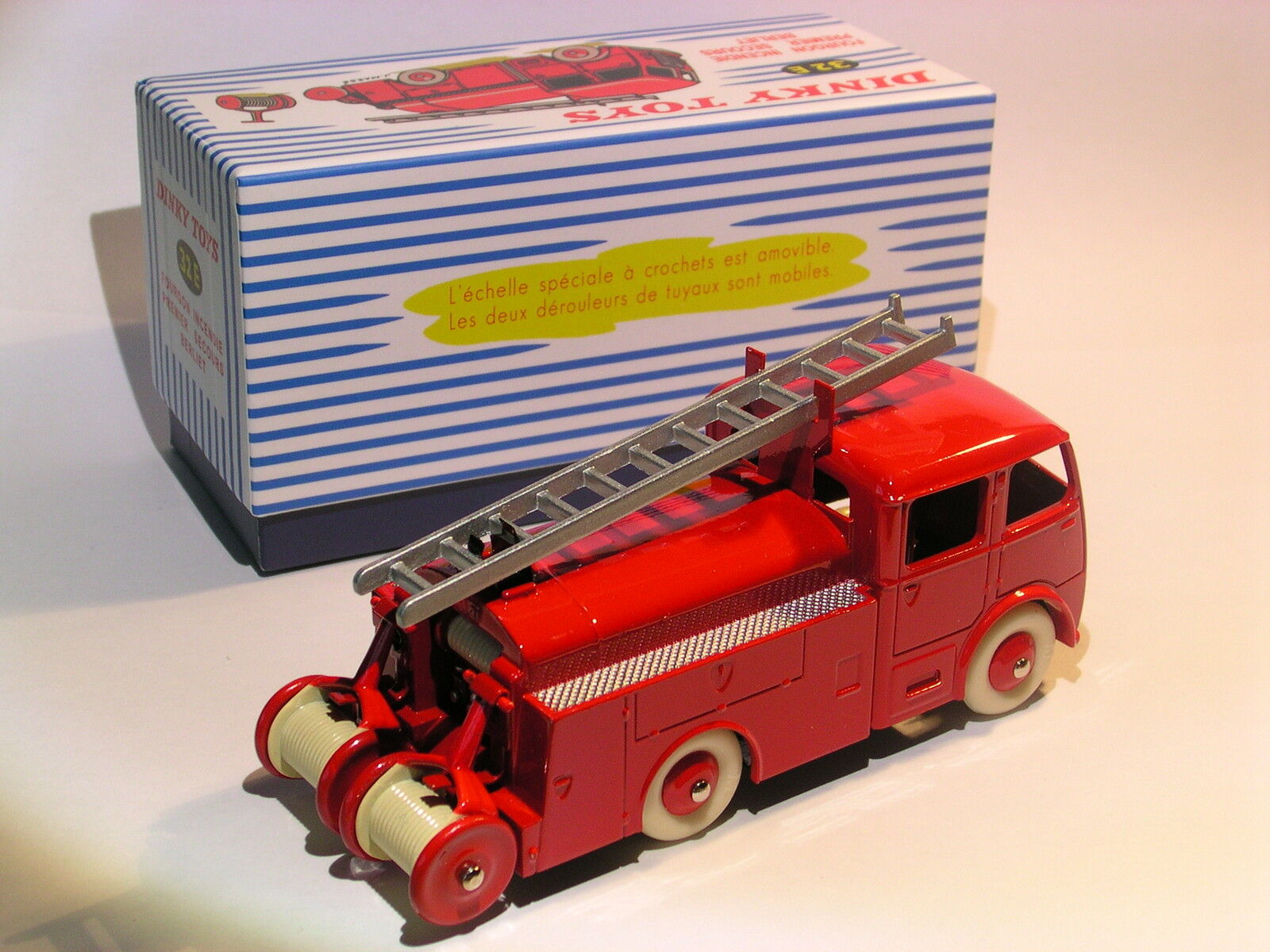 Camion De Pompiers Berliet GLA 5F N/4 - Modèle Réduit 1/43 En Métal - Fourgon D'incendie Rouge Vintage - Neuf