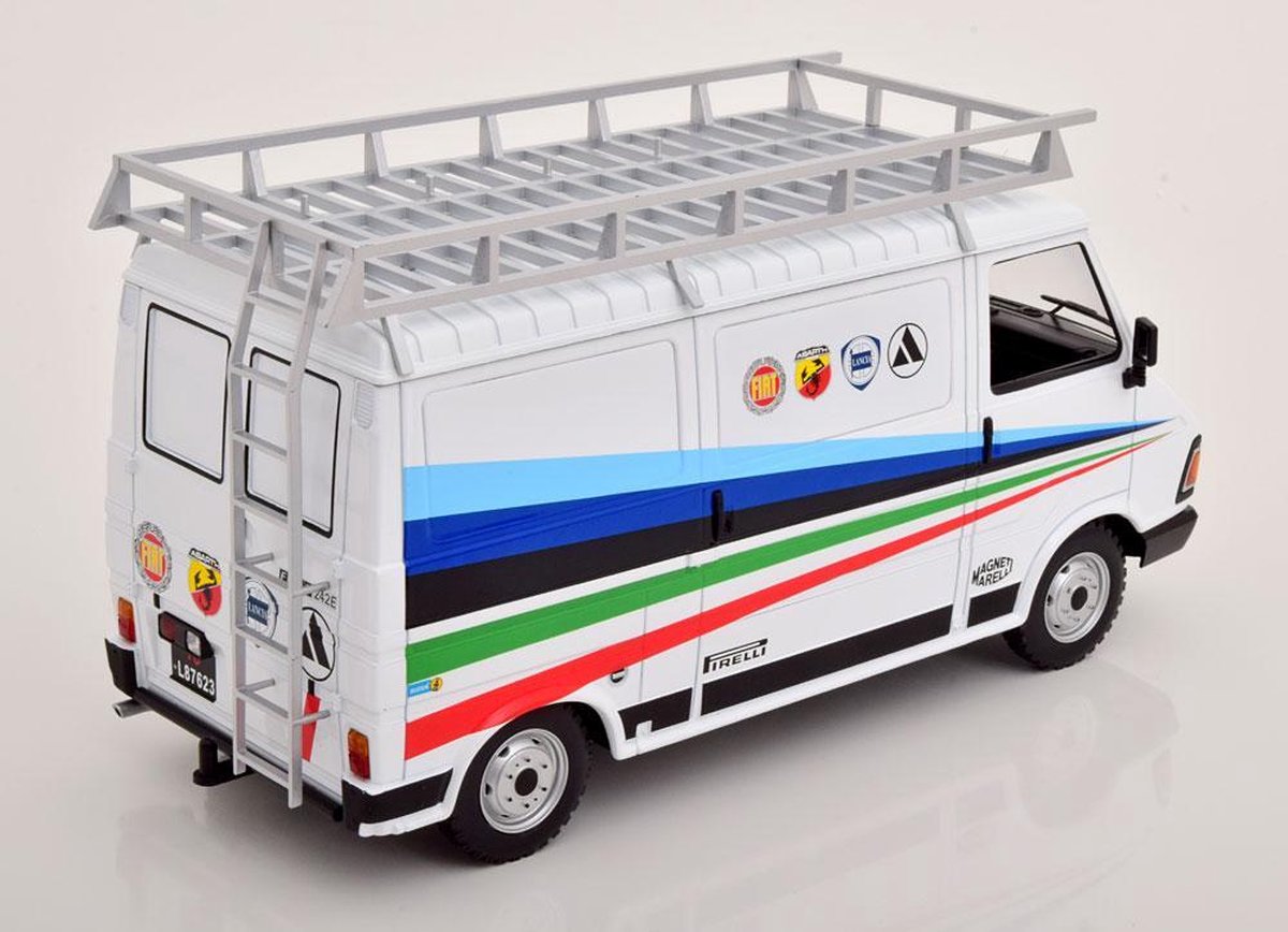 IXO 1:18 Fiat 242 1980 – Technic Abarth Assistance – Galerie Toit – Miniature