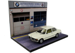 Alternative view of BMW diorama garage Autoservice Schulz  1:43