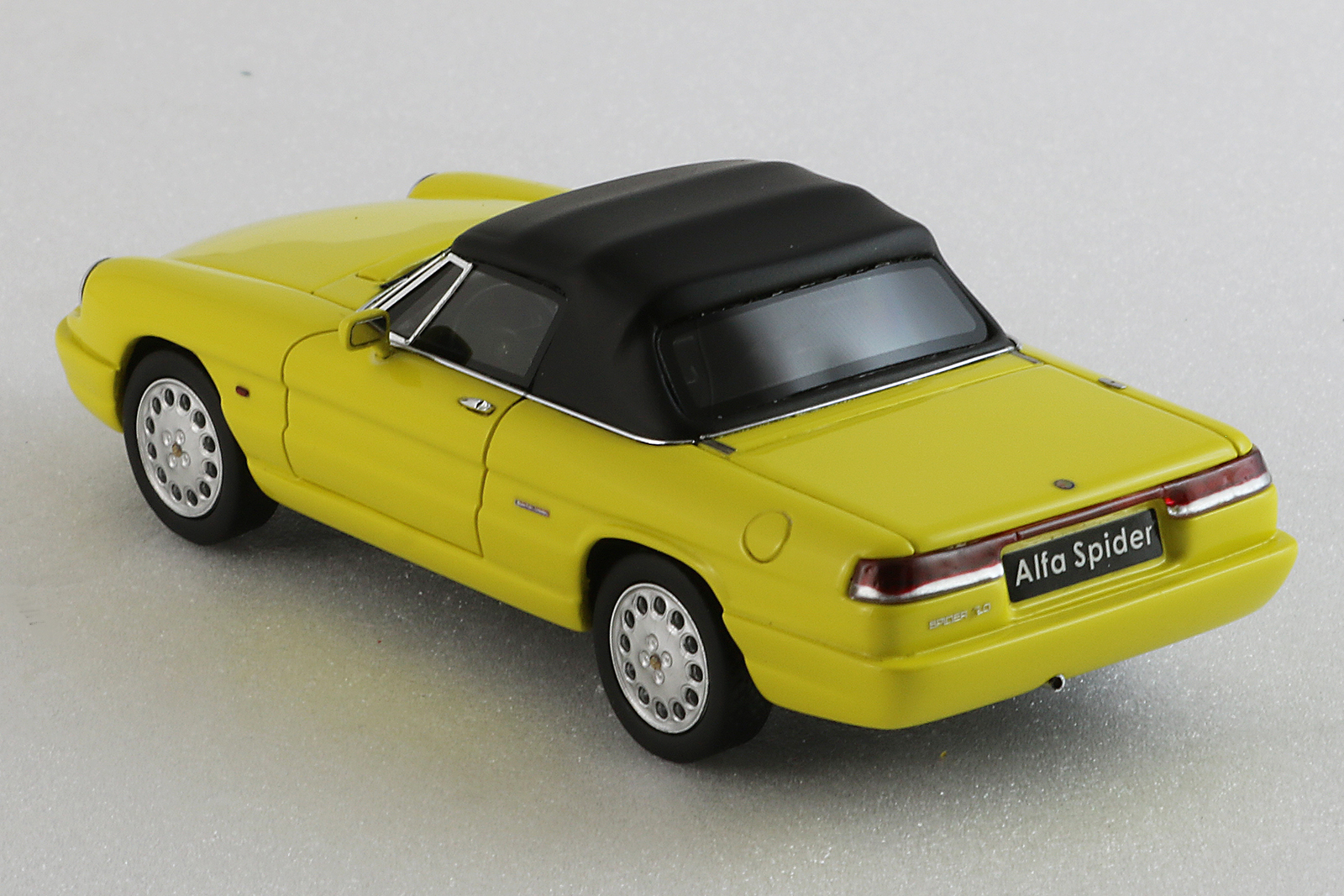 Alfa Romeo spider serie 4 1990 Closed Giallo Ginestra 1:43 - Image 2