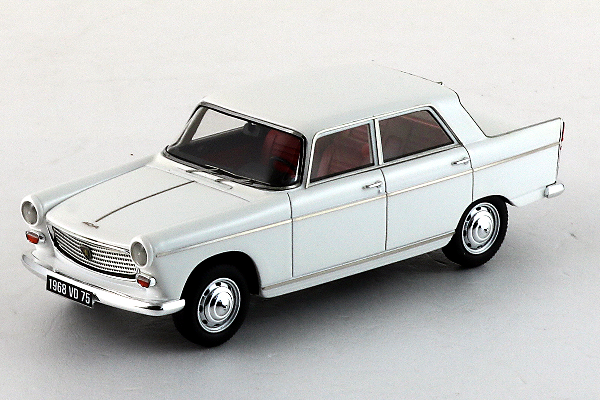 Peugeot 204, Blanc Courchevel, galerie et valises - SAI 1722 - HO 1/87
