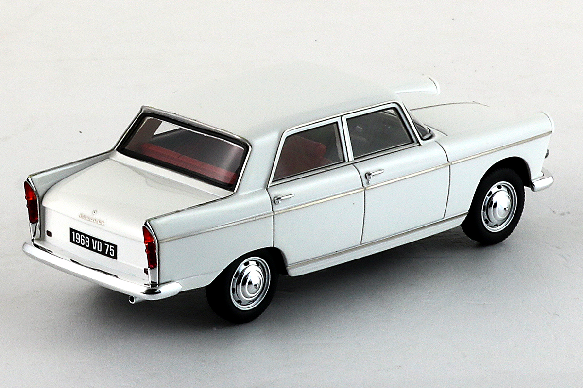 Peugeot 404/8 1968 blanc Courchevel 1:43 – Traffic Modelcars