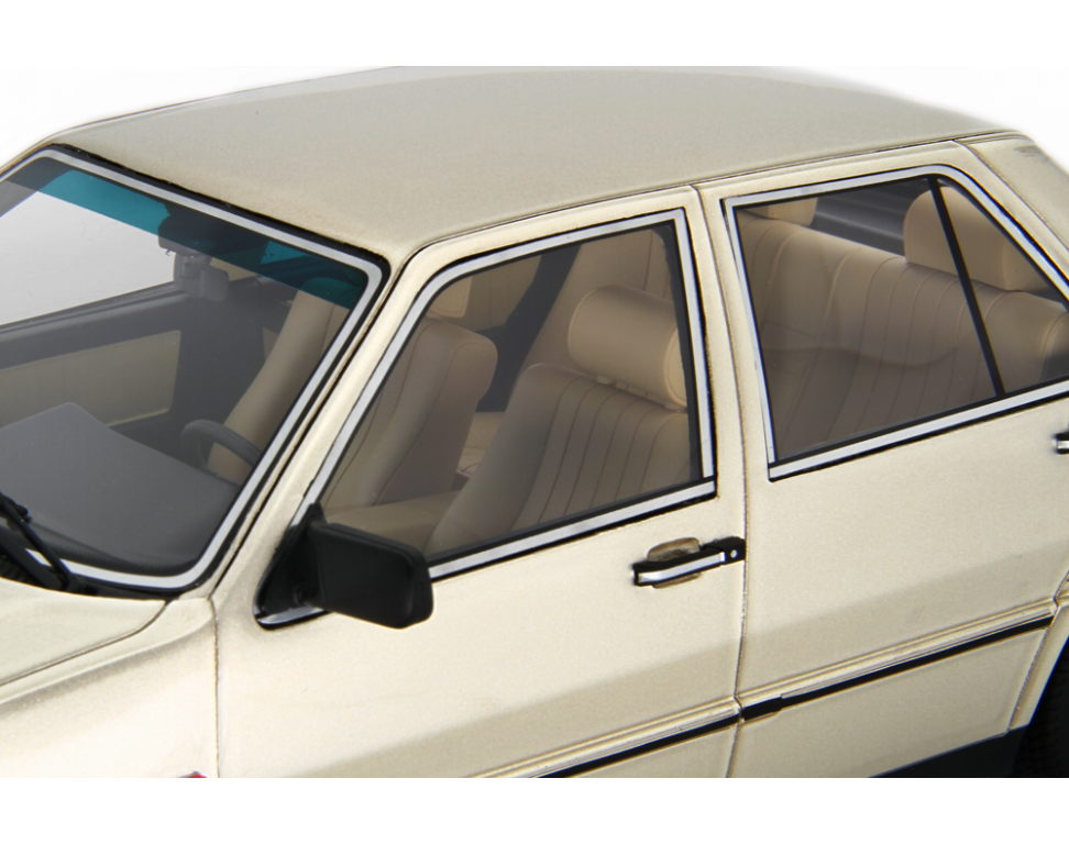 Lancia Thema 2.0 i.e. Turbo 1984 Platino metallic 1:18 - Image 4