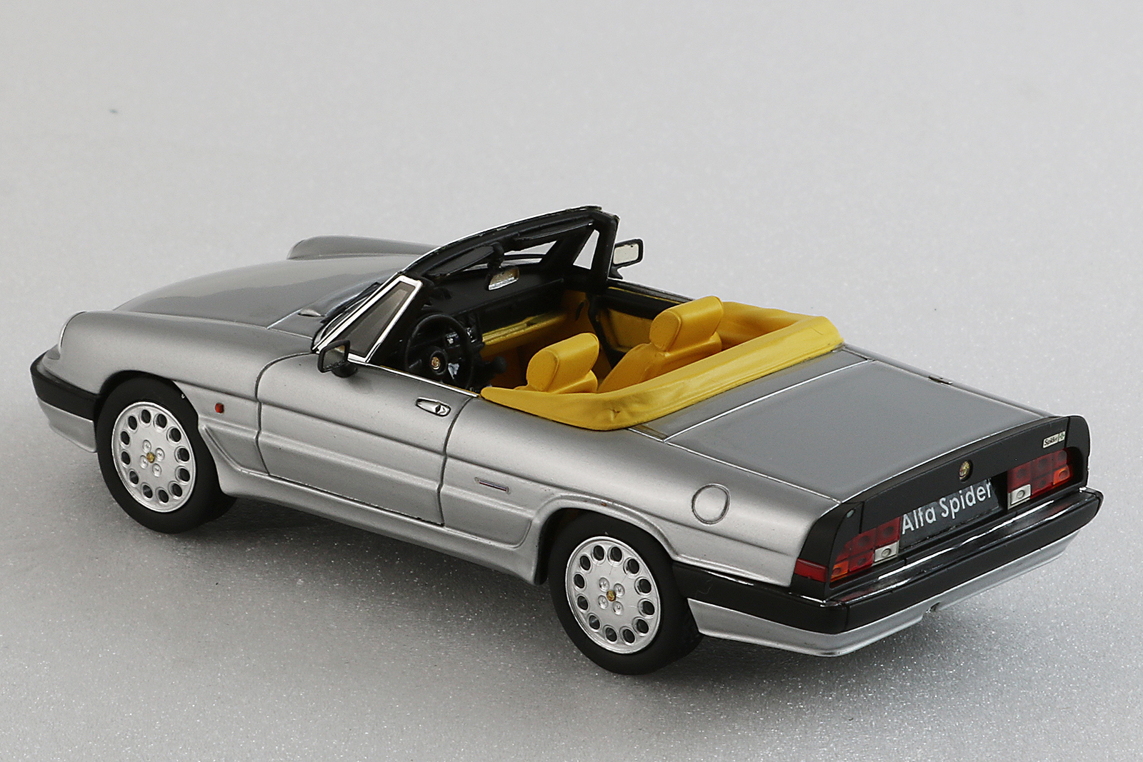 Alfa Romeo Spider (open) Quadrifoglio Verde 1986 serie 3 Grigio Met. 1:43 - Image 2