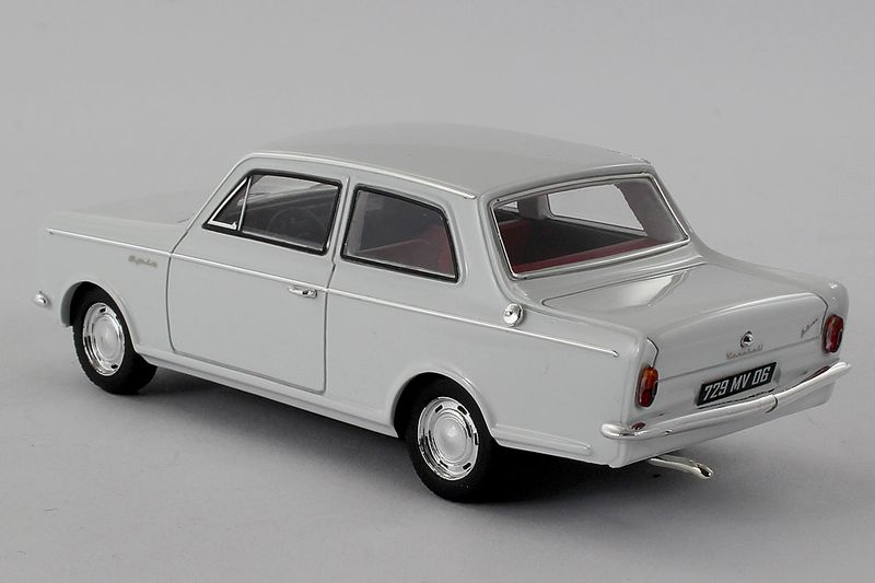Vauxhall Epic de Luxe (French Market) 1964 Panama White 1:43 - Image 2