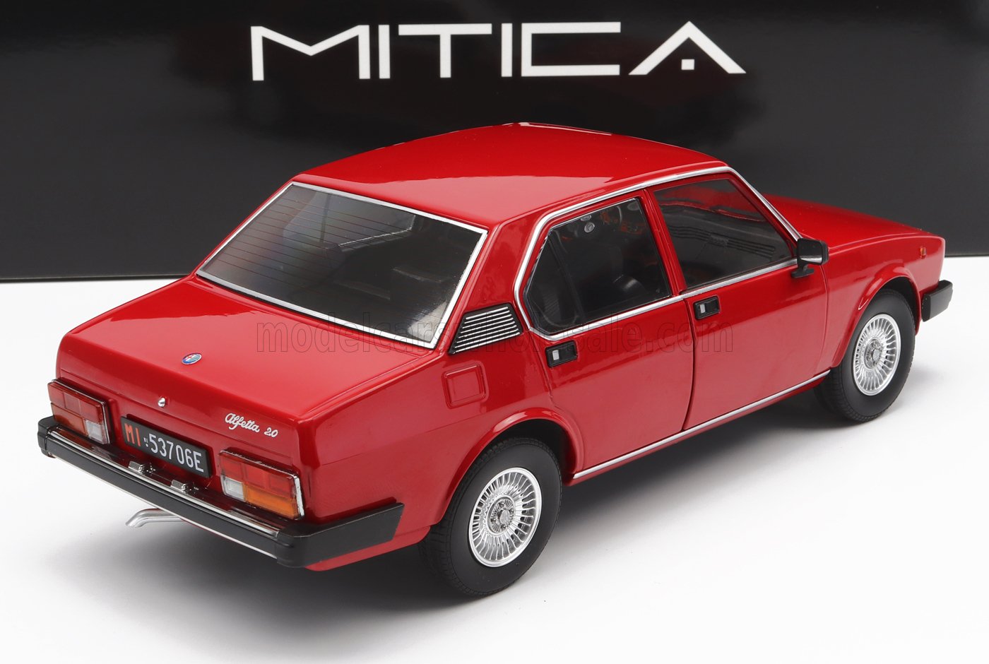 Modèle Réduit Alfa Romeo Alfetta 2000L 1978 - Échelle 1:18 - Marque Mitica - Rouge - Neuf Sous Boîte