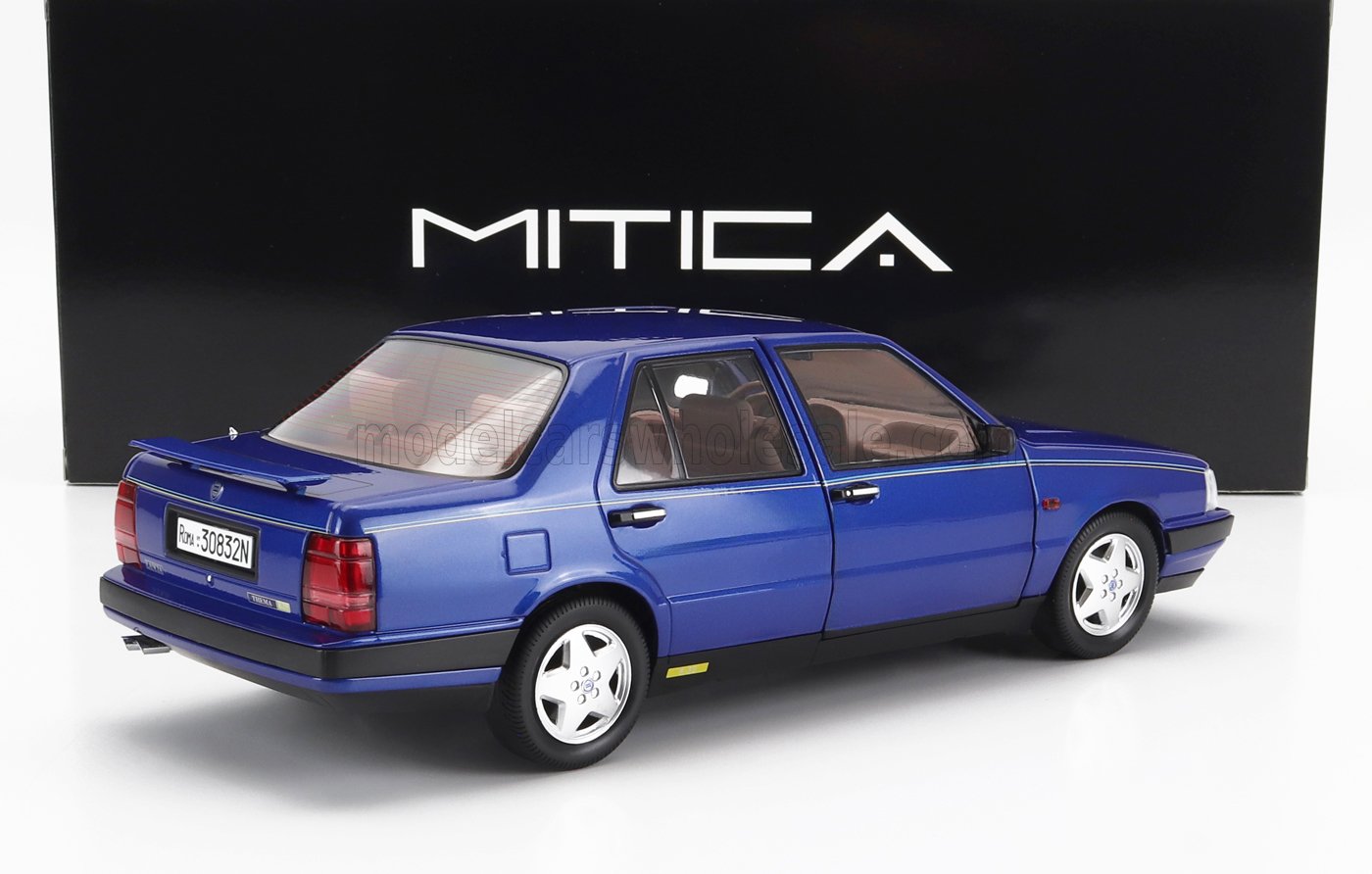 Modèle Réduit 1/18 Lancia Thema 8.32 Ferrari 1986 - Rouge - Laudoracing LM159F - Neuf