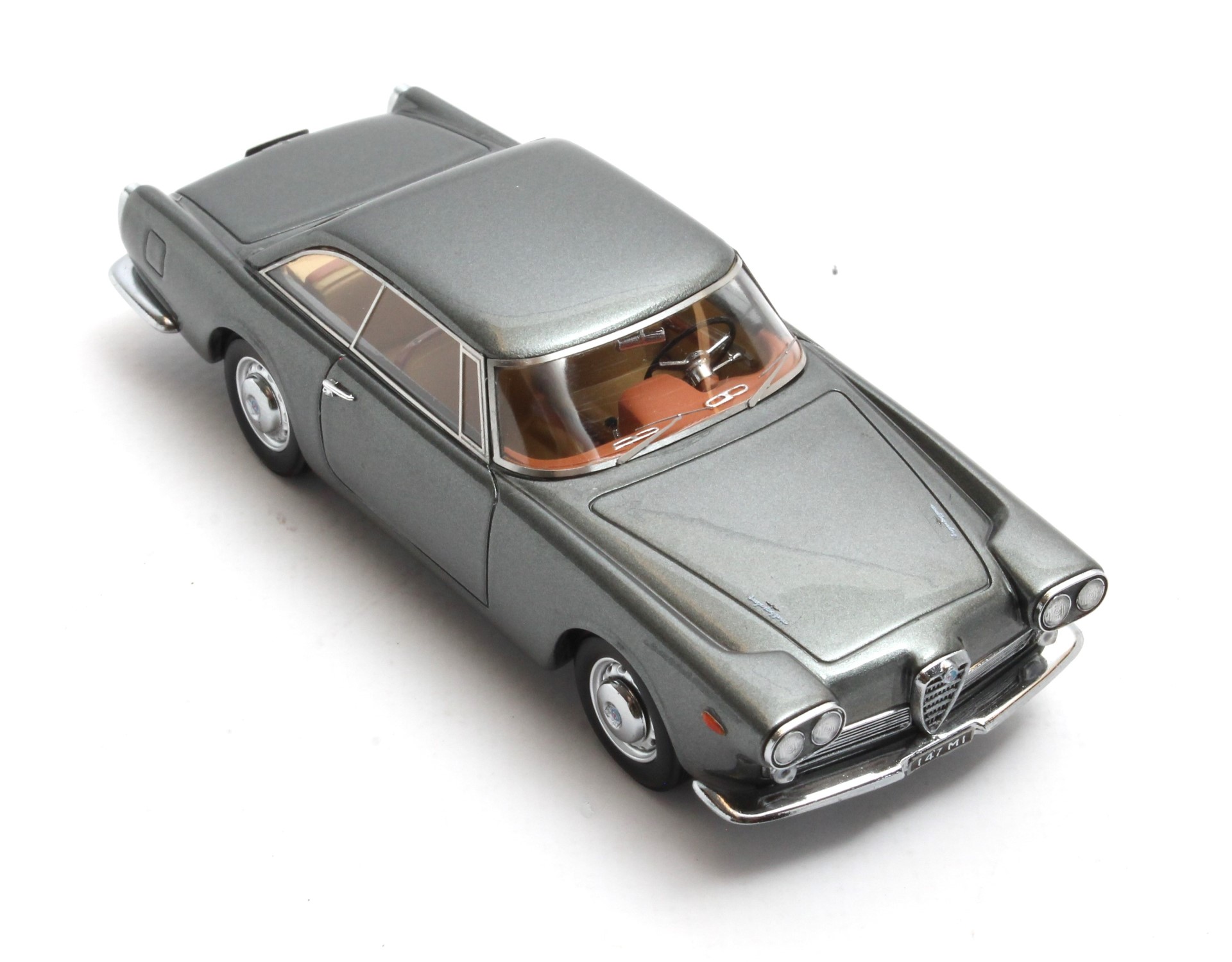 Matrix 1/43 Alfa Romeo 2000 Praho Touring 1960 – Gris – Résine – Limited