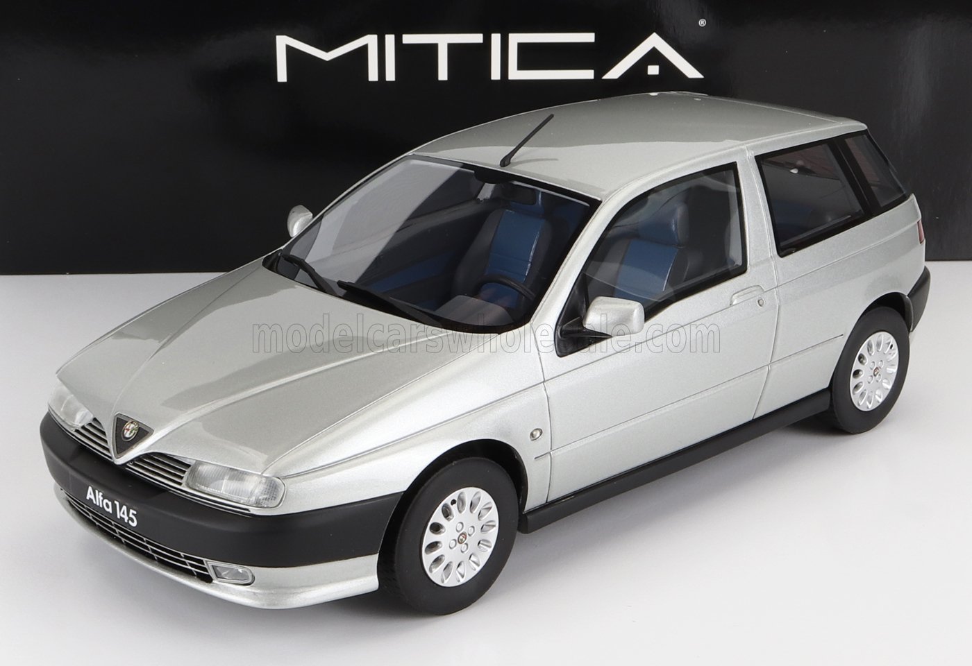 145 アルファロメオ 1/18 MITICA 1995 Modelcars Traffic – 1:18 silver 1995 145 Romeo Alfa (シルバー) ミニカー