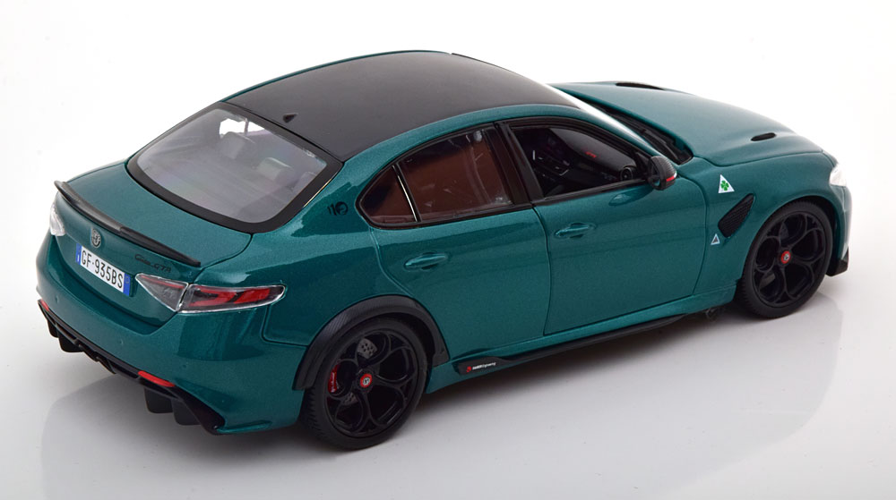 Alfa Romeo Giulia GTA 2020 green metallic 1:18 - Image 3