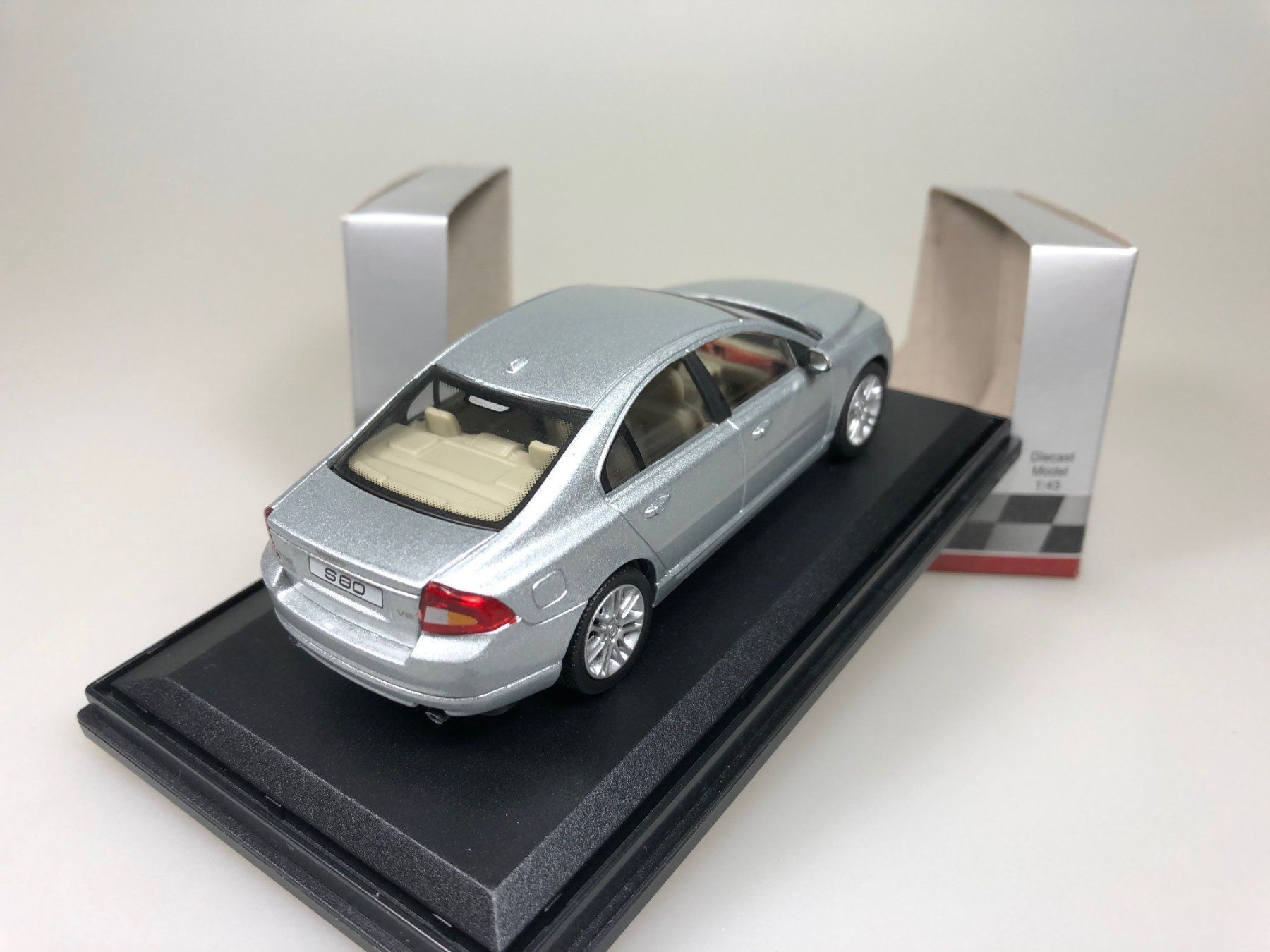 Volvo S80 Atlas 1/43 - Vert - Collection N°44 - Neuf