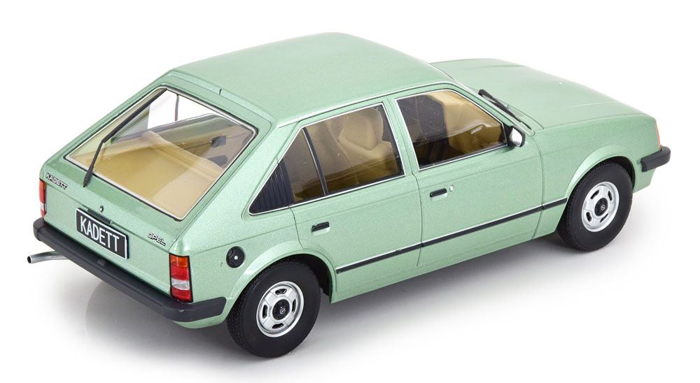 Opel Kadett D 5-Türer 1984 hellgrün Modellauto 1:18 Triple9