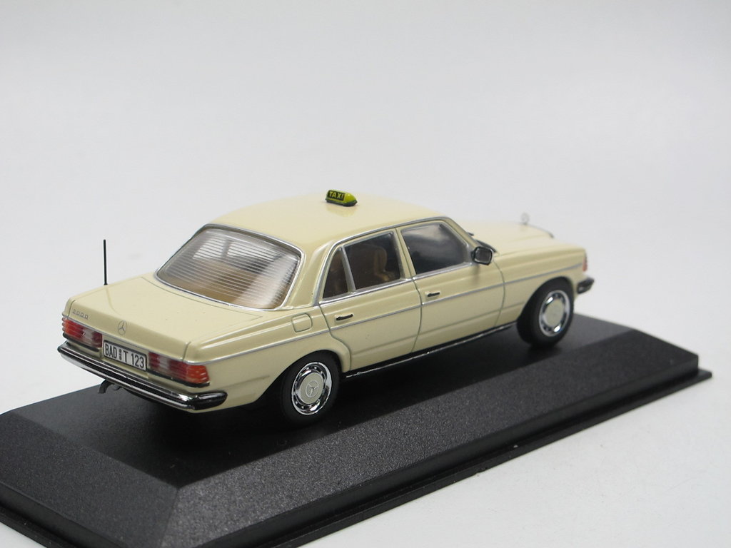 Mercedes-Benz W123 Limousine Taxi 1:43 – Traffic Modelcars