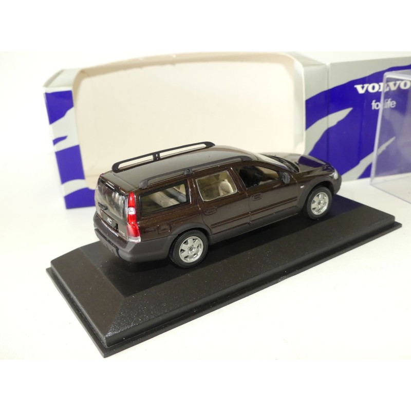 Volvo V70 XC brown metallic 1:43 – Traffic Modelcars