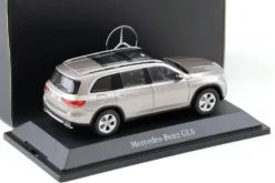 Mercedes-Benz GLS 2019 (X167) mojave silver 1:43 - Image 2