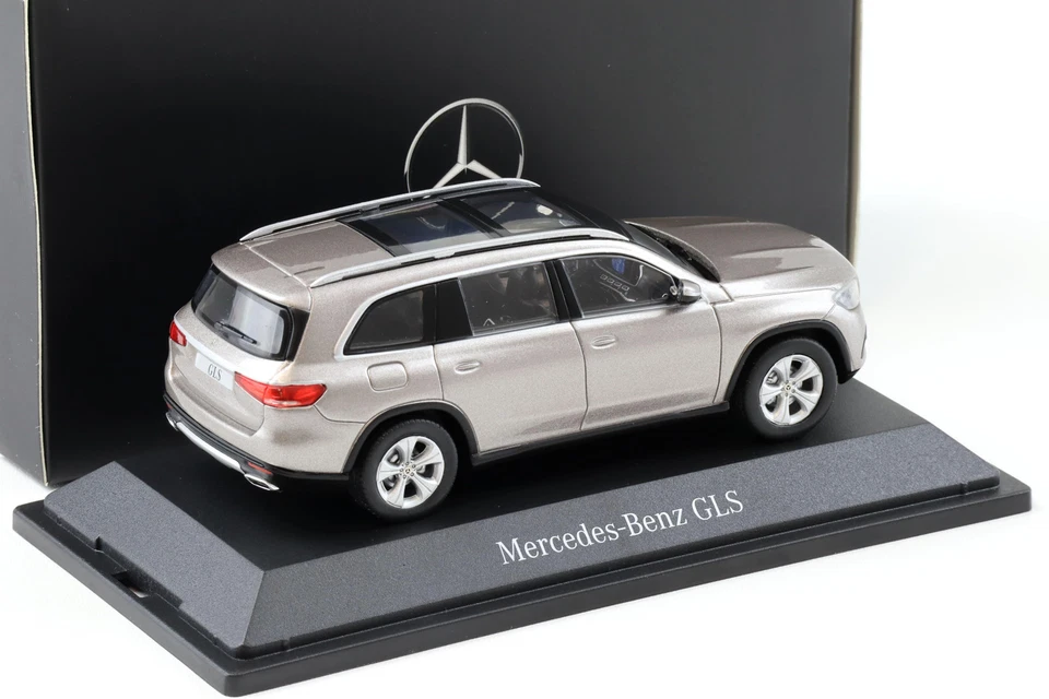 Mercedes-Benz GLS 2019 (X167) mojave silver 1:43 - Image 2