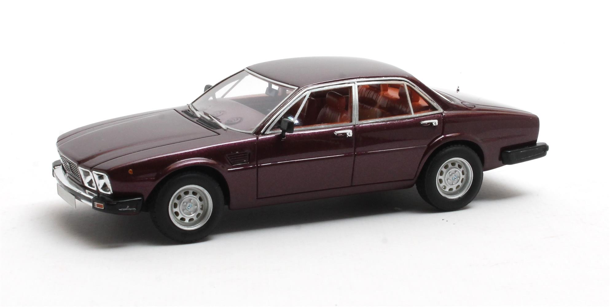 De Tomaso Deauville series II 1978-1985 red metallic  1:43