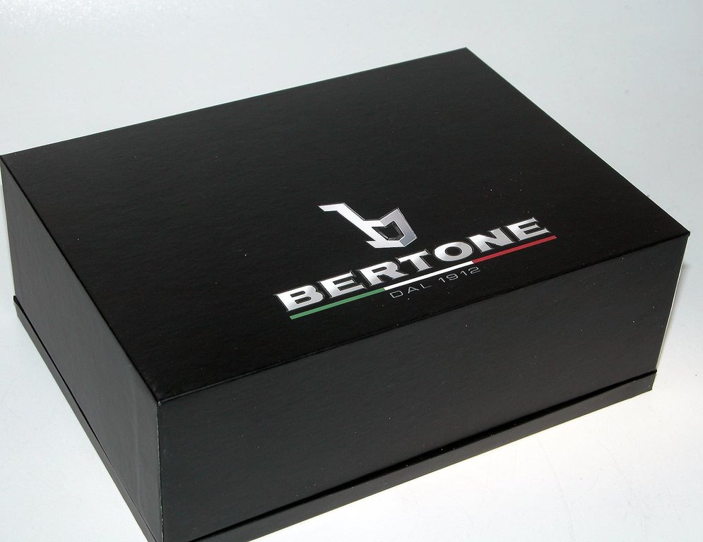 Nuccio Bertone 2012 grey/orange 1:43 - Image 3