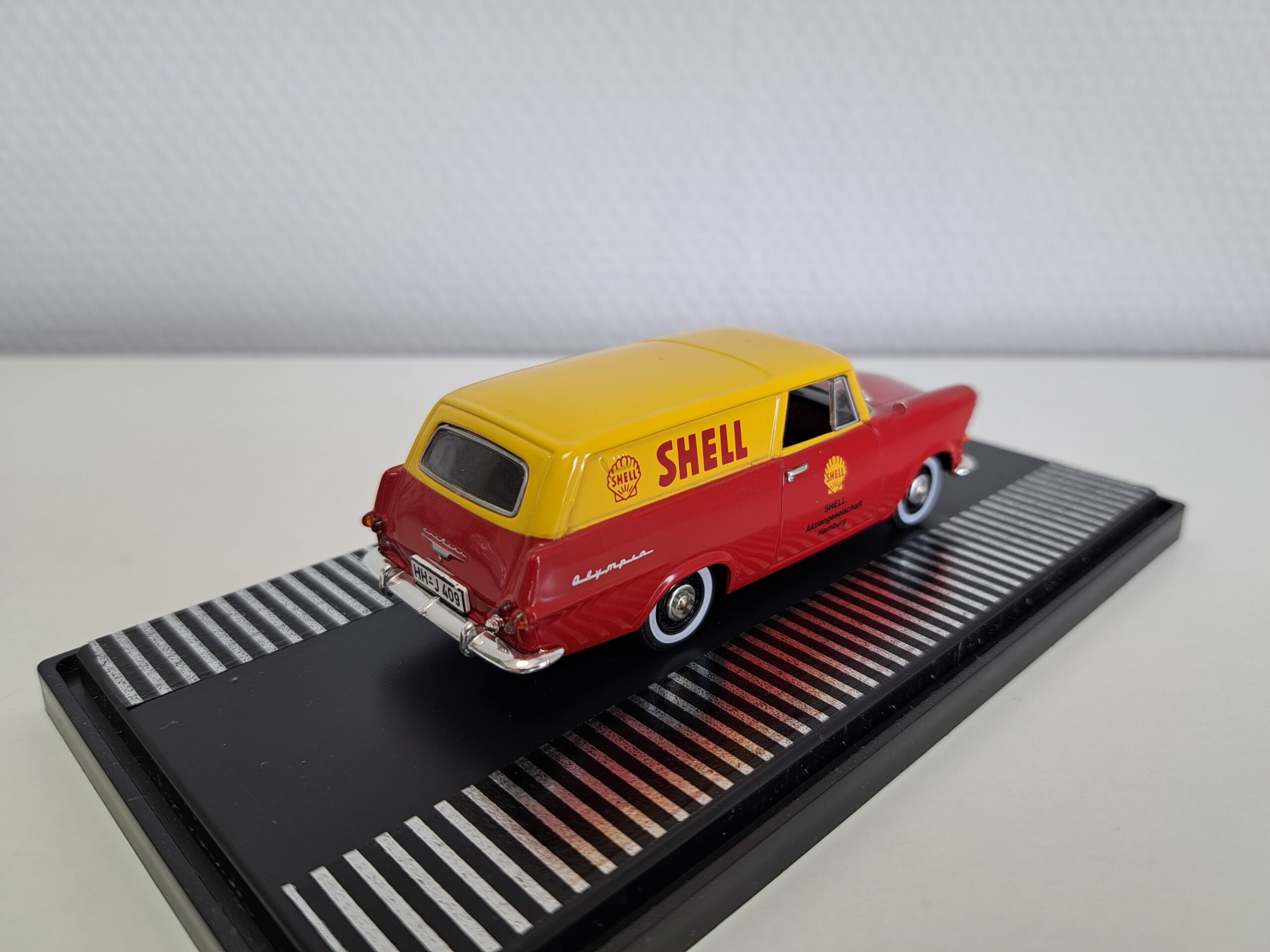 Opel Rekord P2 Caravan 1960 Shell Hamburg 1:43 – Traffic Modelcars