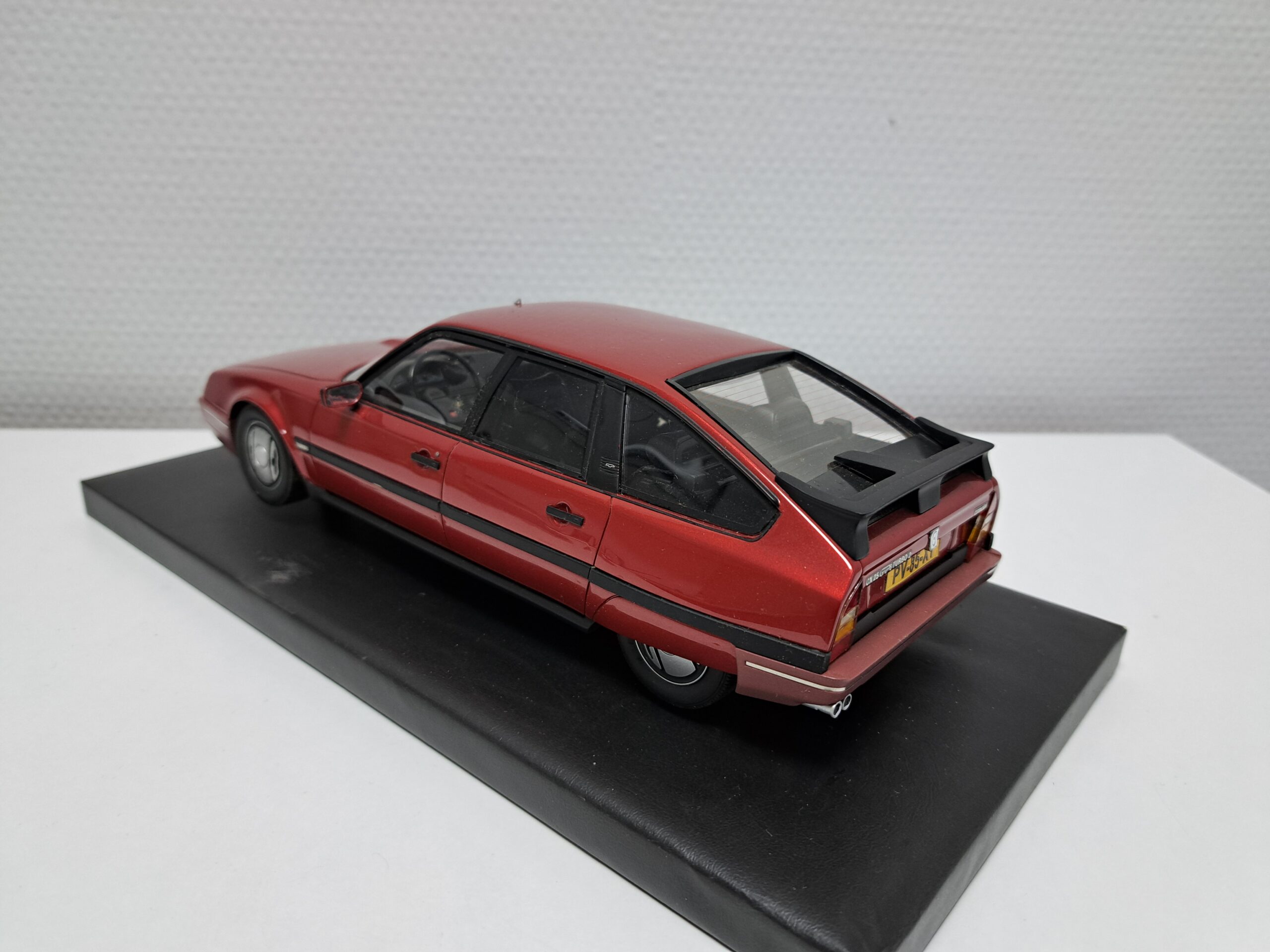 Alternative view of Citroen CX 2.5 GTI Turbo II 1986 red metallic 1:18