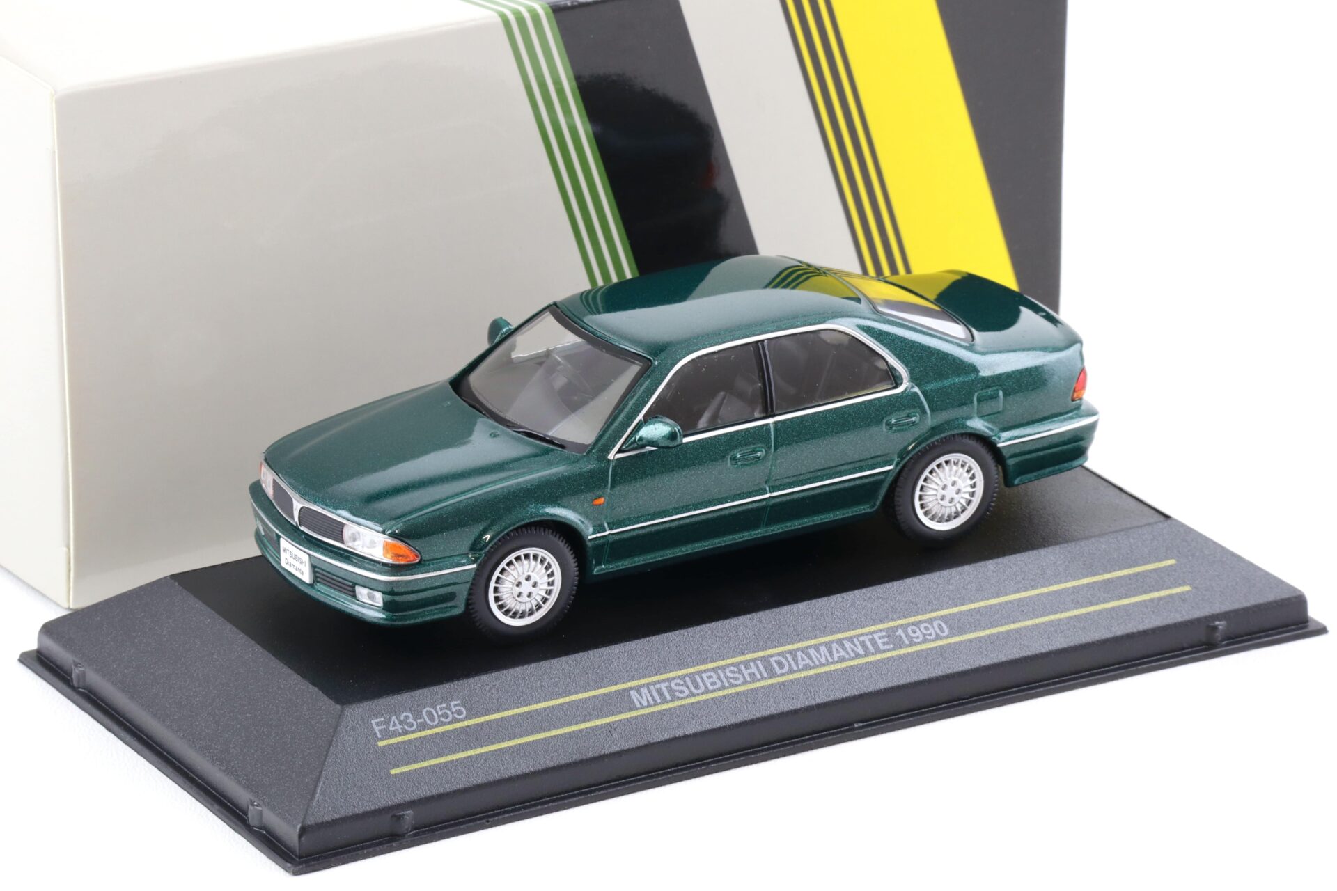 Mitsubishi Diamante 1990 green 1:43