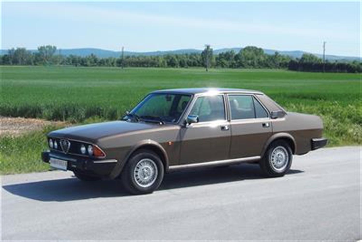 Alfa Romeo Alfa 6 2.5 1979-1983 brown metallic 1:43 - Image 5