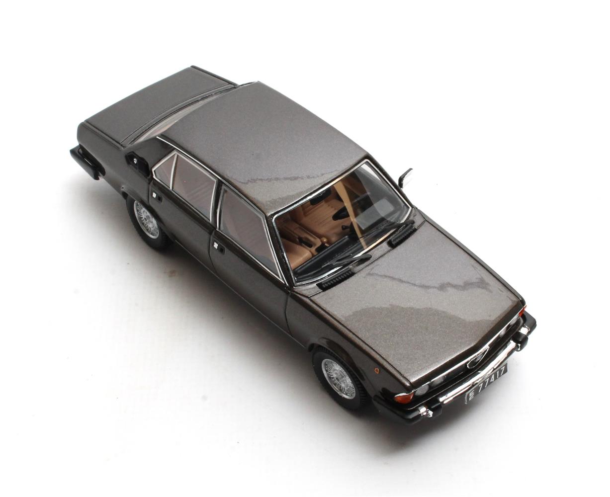 Alfa Romeo Alfa 6 2.5 1979-1983 brown metallic 1:43 - Image 4