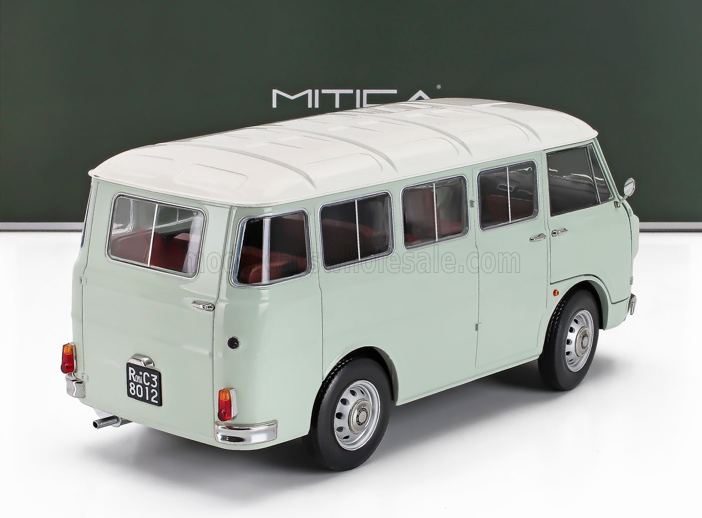 Alfa Romeo F12 minibus 1e serie 1967 light green/ivory 1:18 - Image 2