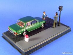 Alternative view of Simca 1501S green  1:43