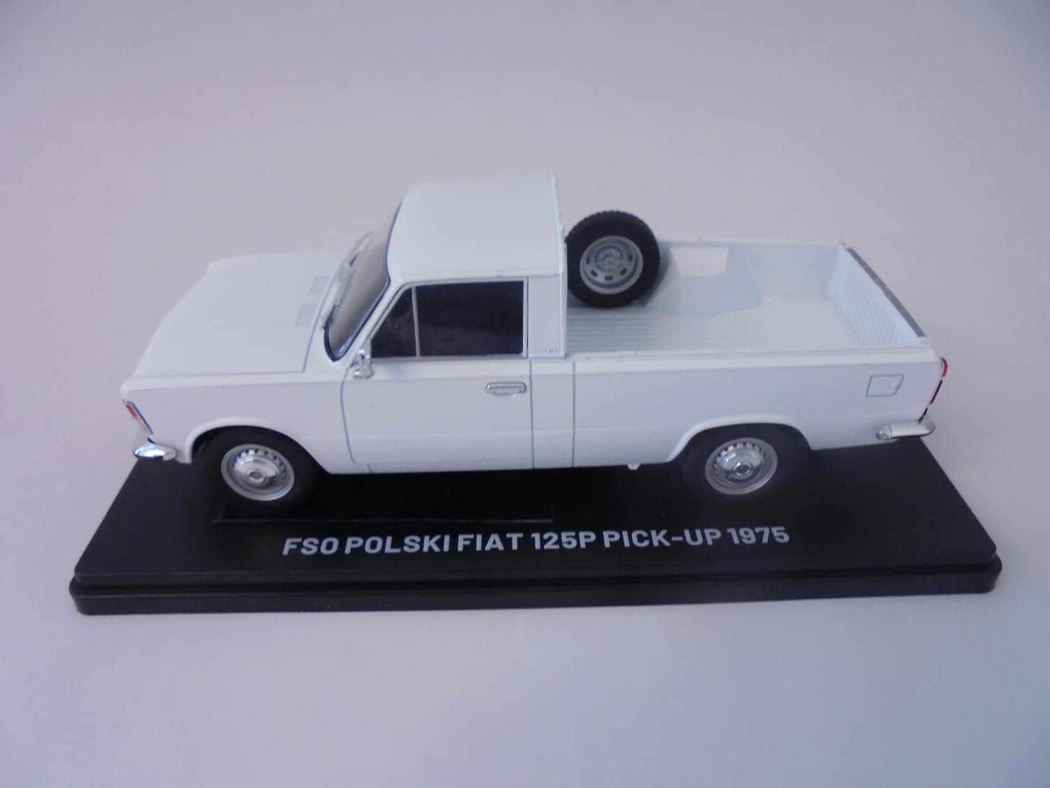 FSO Polski Fiat 125P pick-up 1975 white 1:24 - Image 3